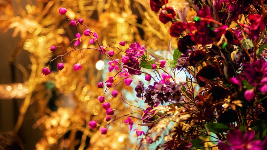 Artificial flowers also shine in strong colours and make for an attractive appearance. Photo: Messe Frankfurt/Rui Camilo